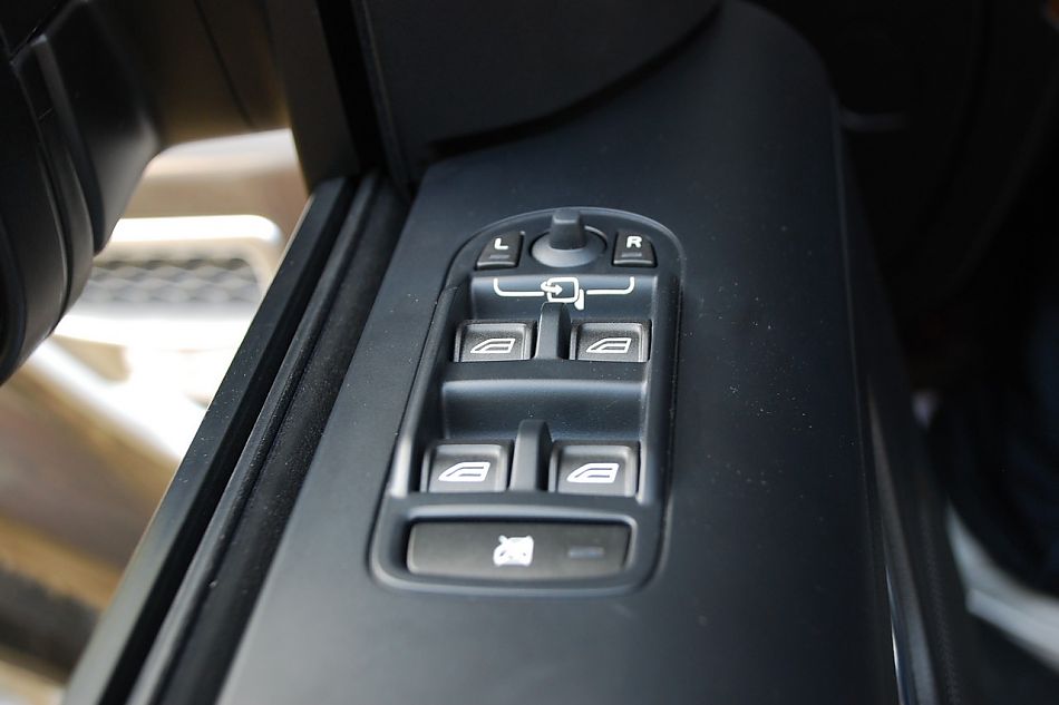 2010款路虎神行者2内饰