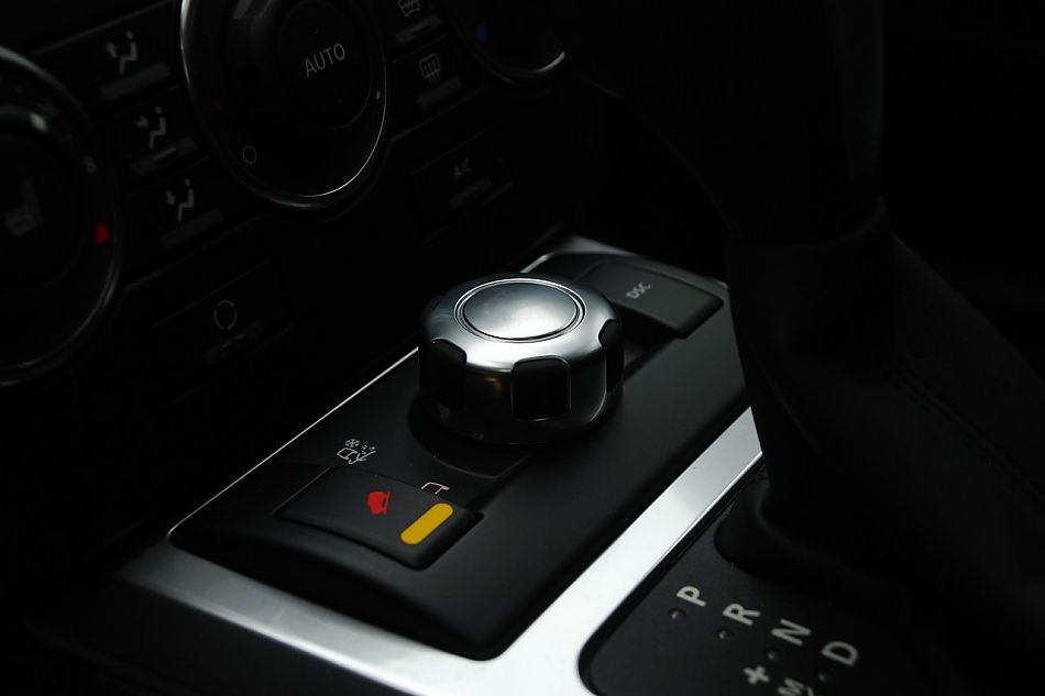 2010款路虎神行者2内饰