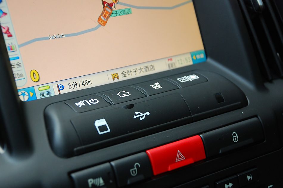 2010款路虎神行者2内饰