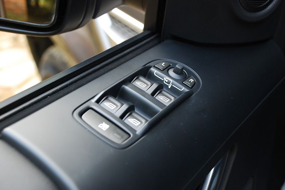 2010款路虎神行者2内饰