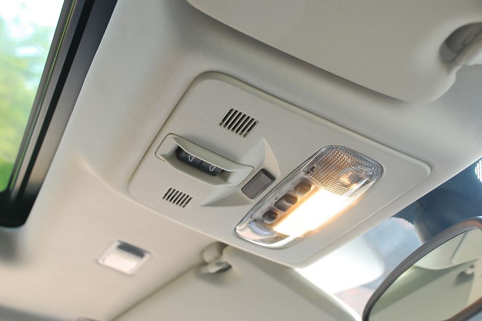 2010款路虎神行者2内饰