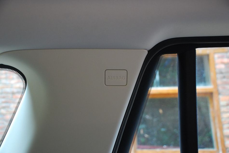 2010款路虎神行者2内饰