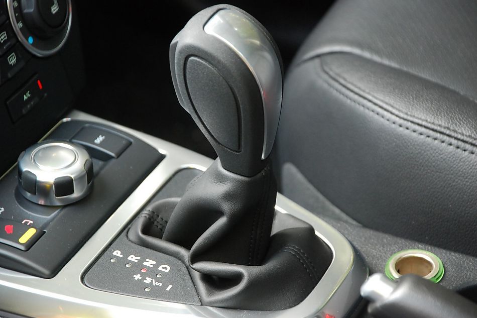 2010款路虎神行者2内饰