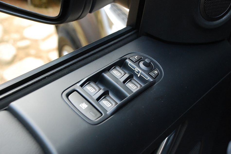 2010款路虎神行者2内饰