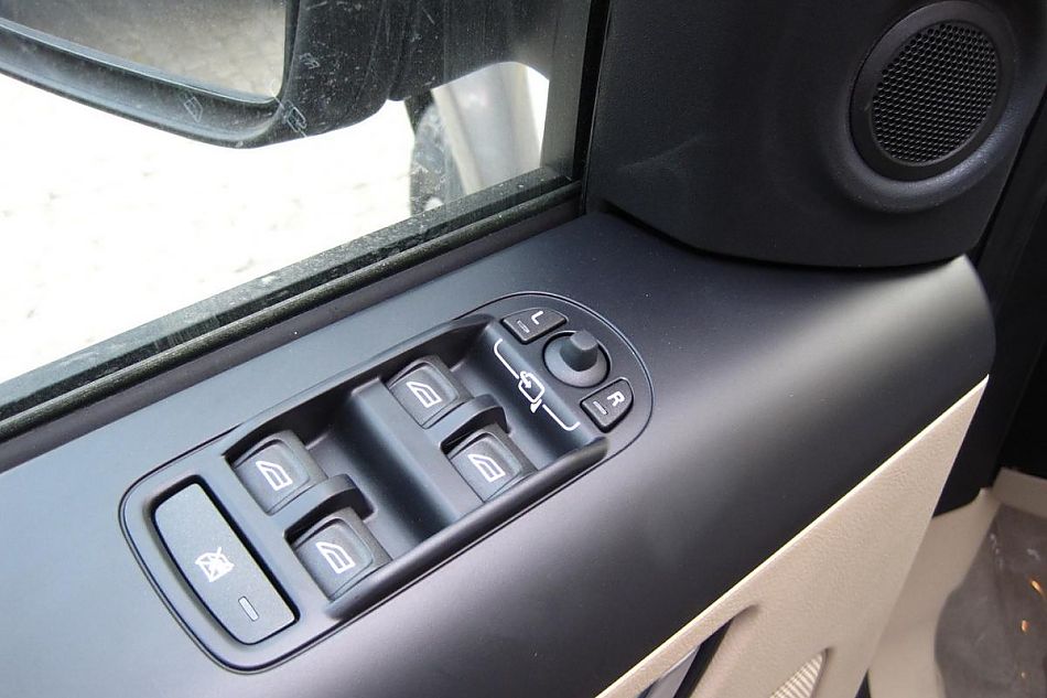 2010款高配版路虎神行者2代港口实拍