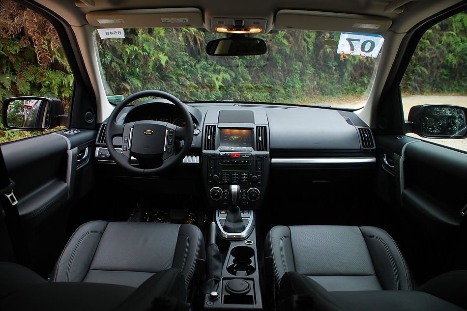 2010款路虎神行者2内饰