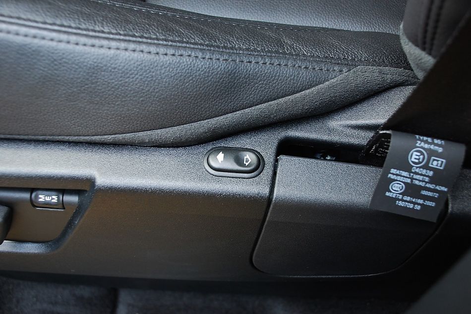 2010款路虎神行者2内饰