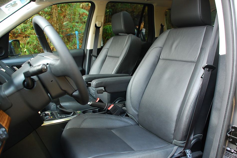 2010款路虎神行者2内饰