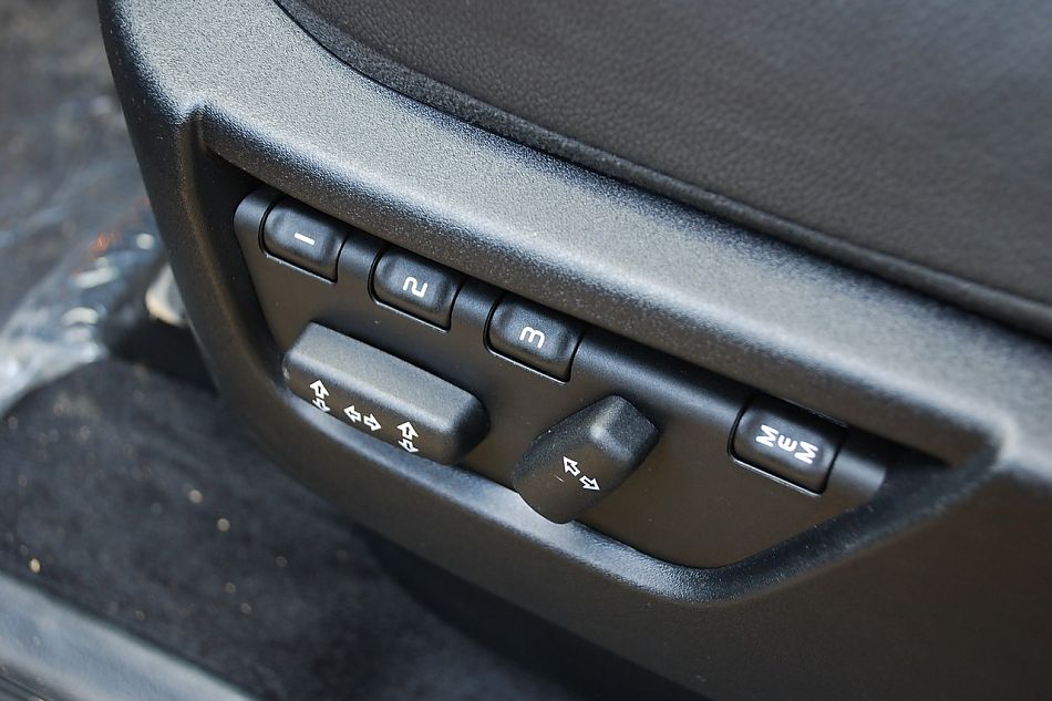 2010款路虎神行者2内饰