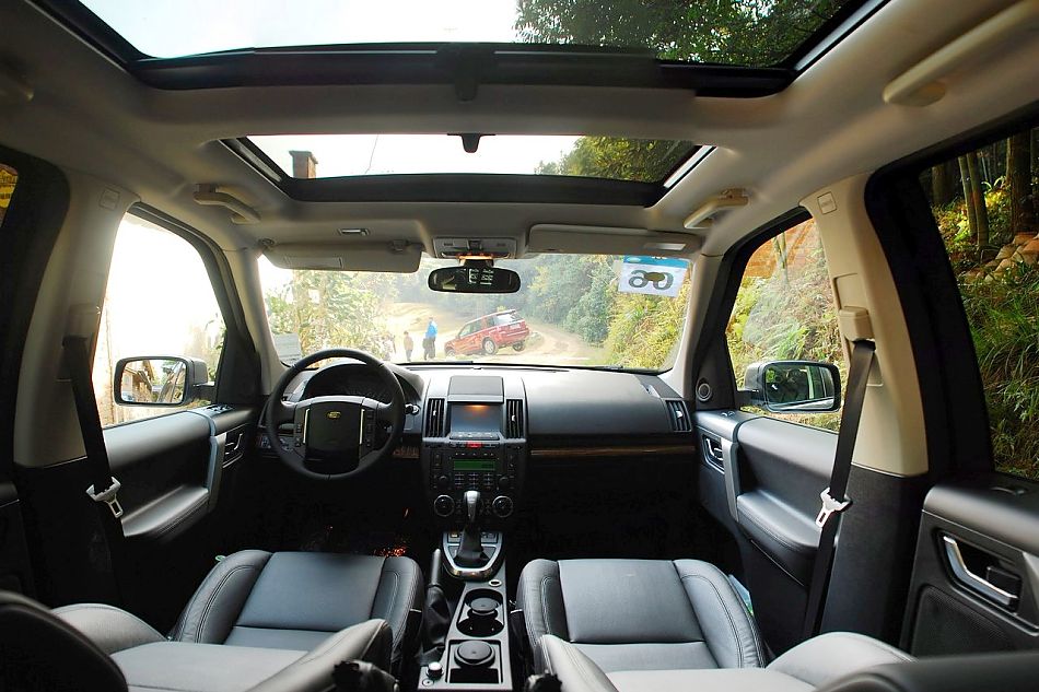 2010款路虎神行者2内饰