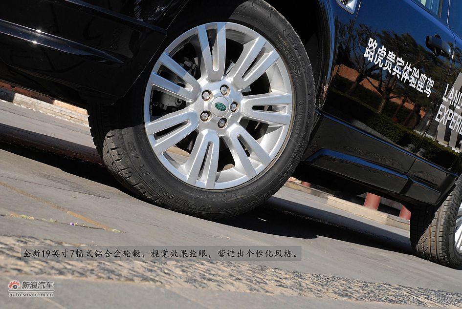 新浪汽车体验试驾全新路虎神行者2代