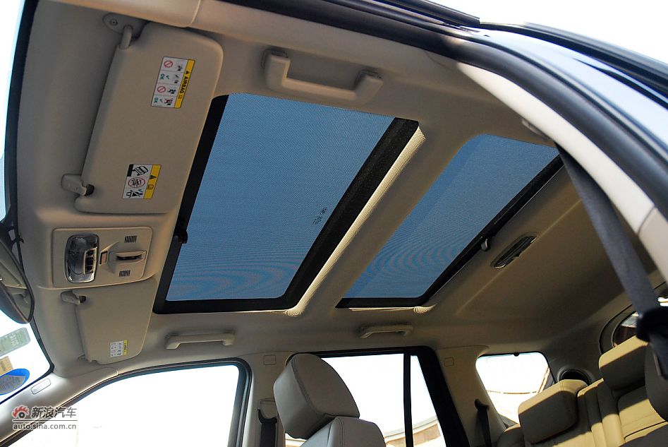 新浪汽车体验试驾全新路虎神行者2代