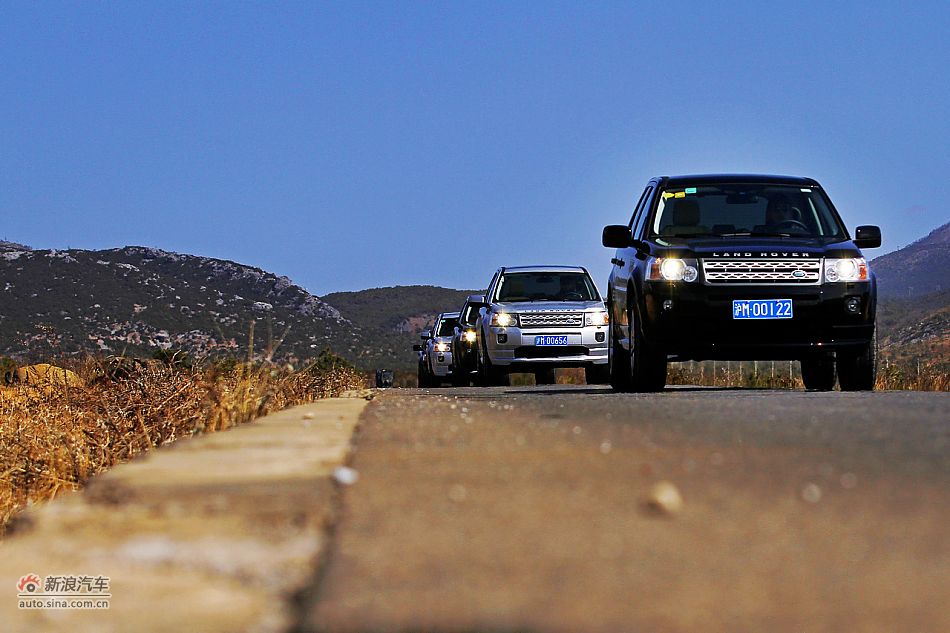 新浪汽车体验试驾全新路虎神行者2代