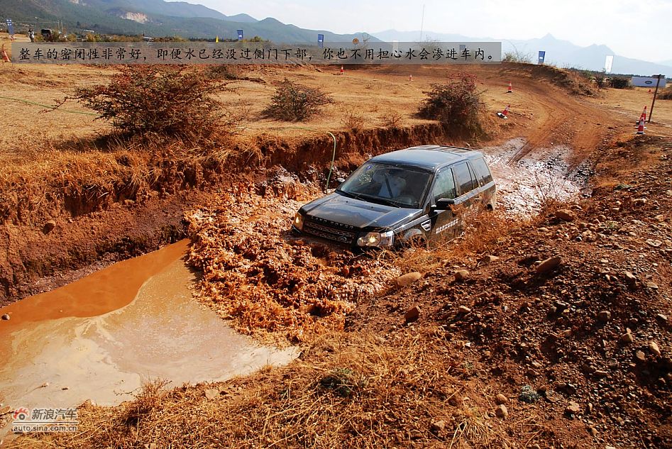 新浪汽车体验试驾全新路虎神行者2代