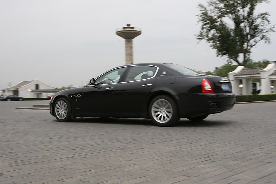 玛莎拉蒂总裁外观图片