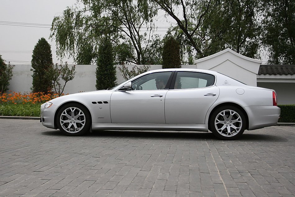 玛莎拉蒂总裁外观图片