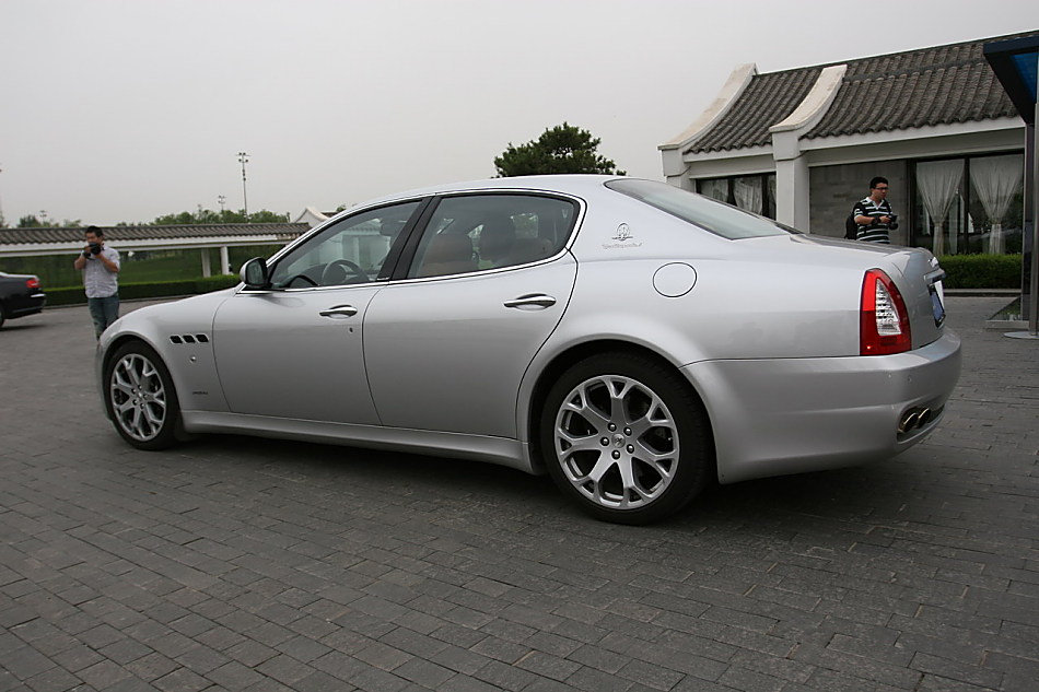 玛莎拉蒂总裁外观图片