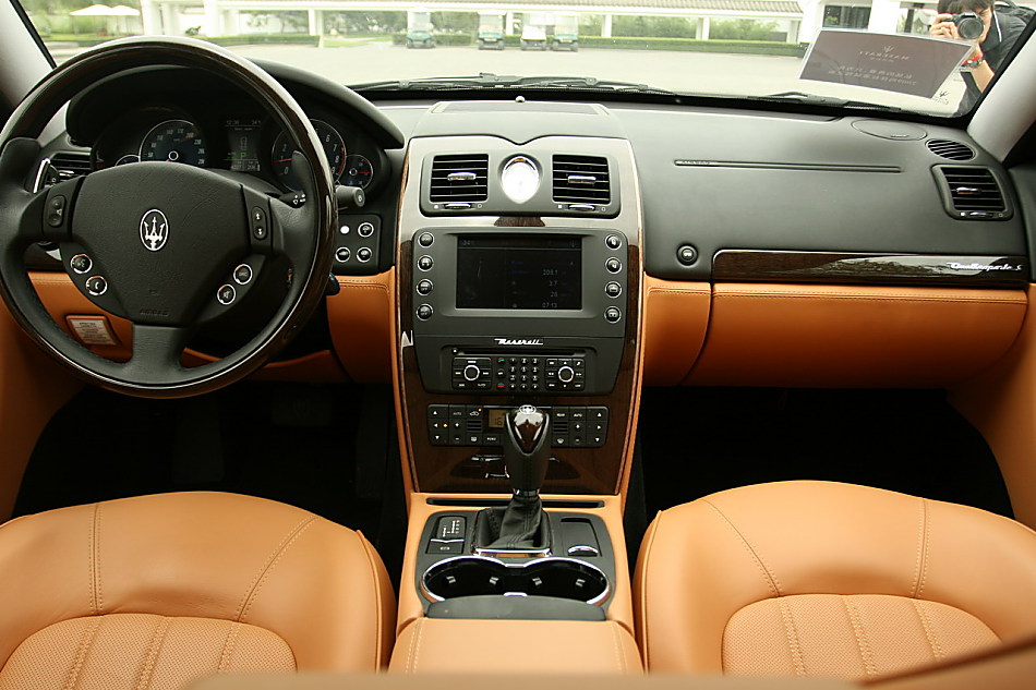 玛莎拉蒂总裁内饰图片