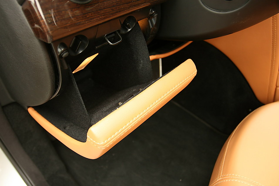 玛莎拉蒂总裁内饰图片