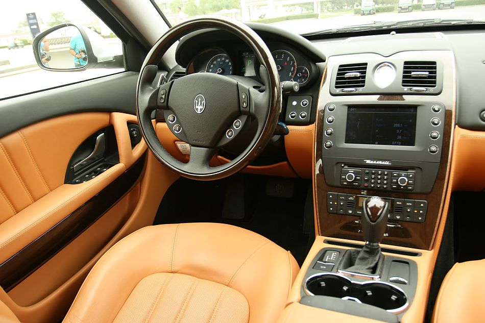 玛莎拉蒂总裁内饰图片