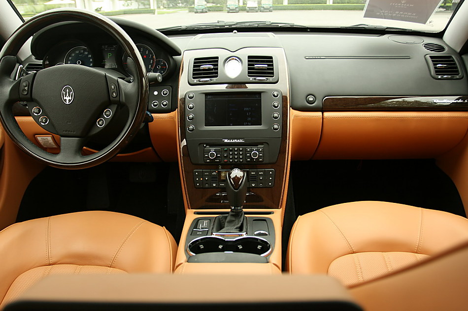 玛莎拉蒂总裁内饰图片