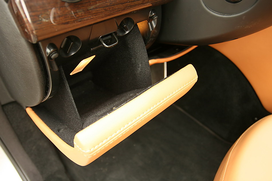 玛莎拉蒂总裁内饰图片