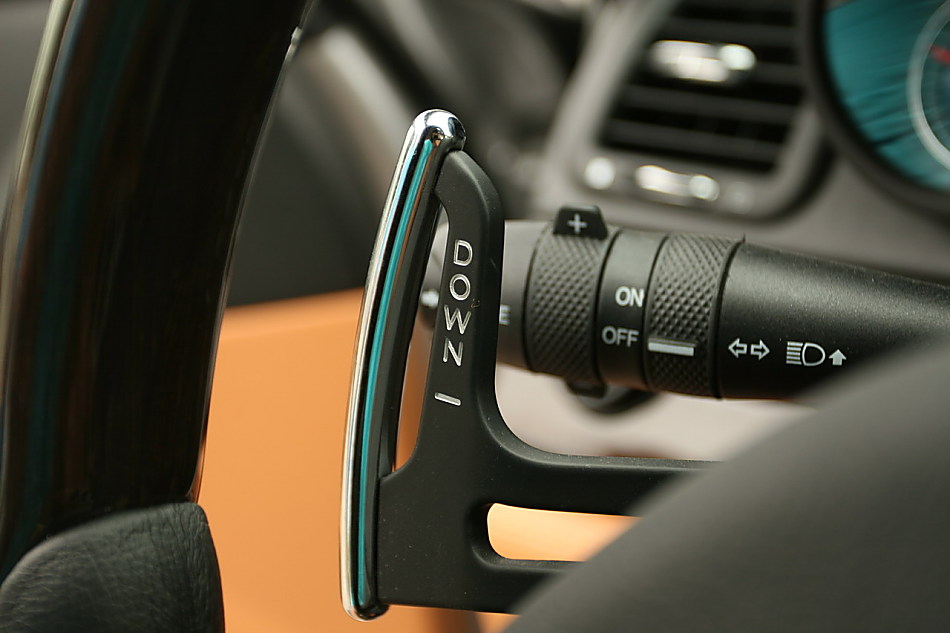 玛莎拉蒂总裁内饰图片