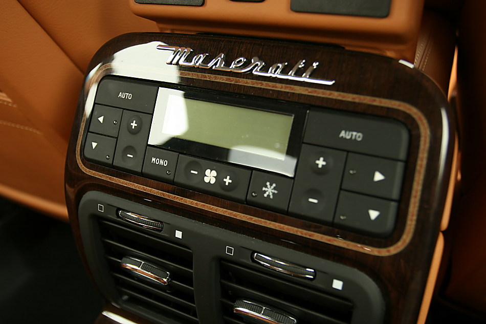 玛莎拉蒂总裁内饰图片