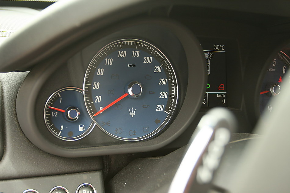 玛莎拉蒂总裁内饰图片