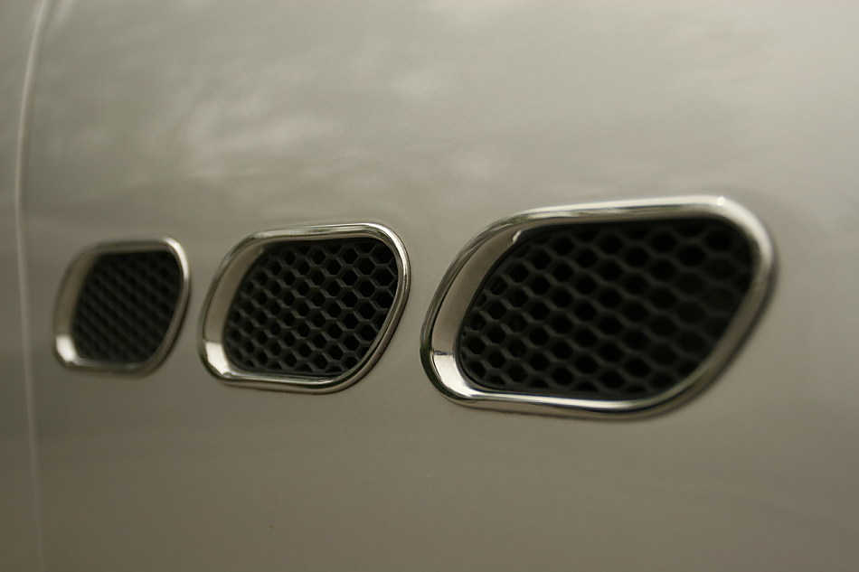 玛莎拉蒂总裁外观图片