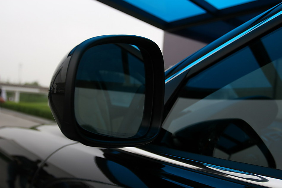 玛莎拉蒂总裁外观图片