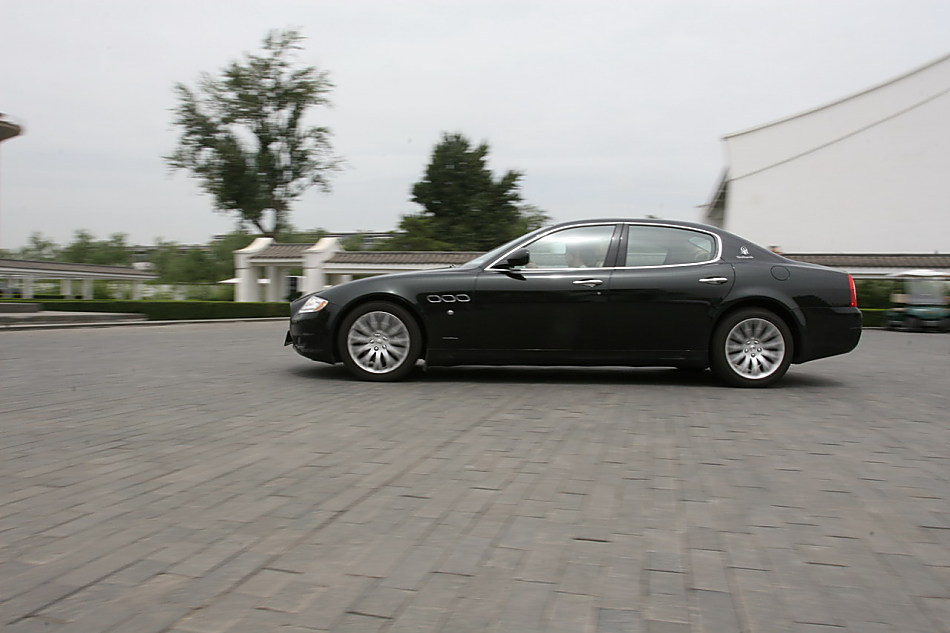 玛莎拉蒂总裁外观图片