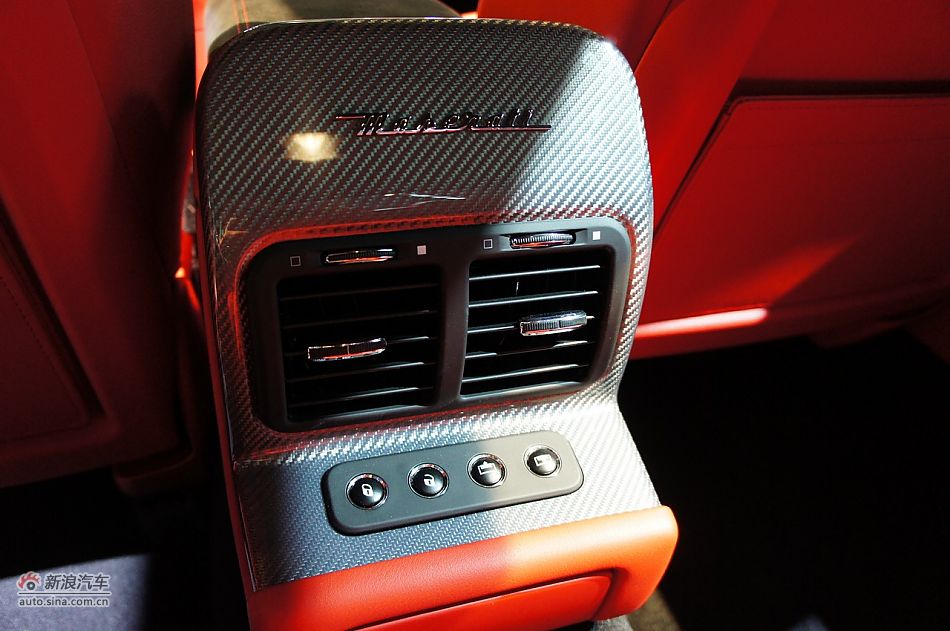 玛莎拉蒂总裁运动版