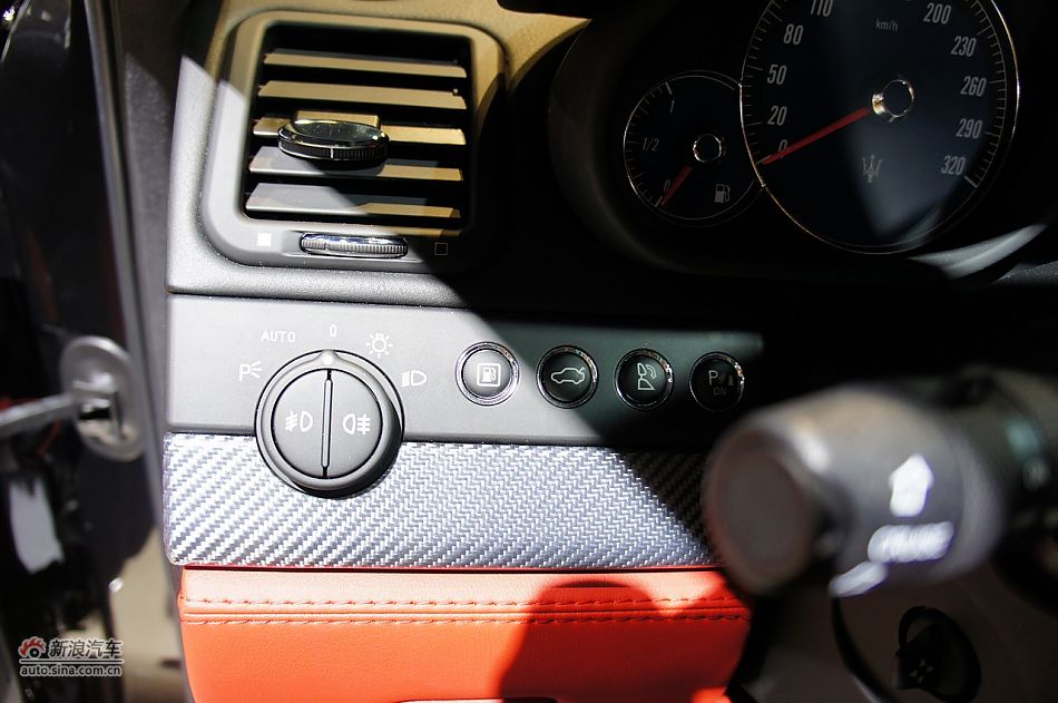 玛莎拉蒂总裁运动版