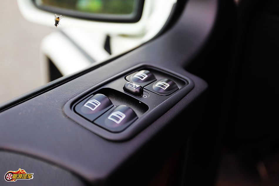 奔驰G500内饰图片