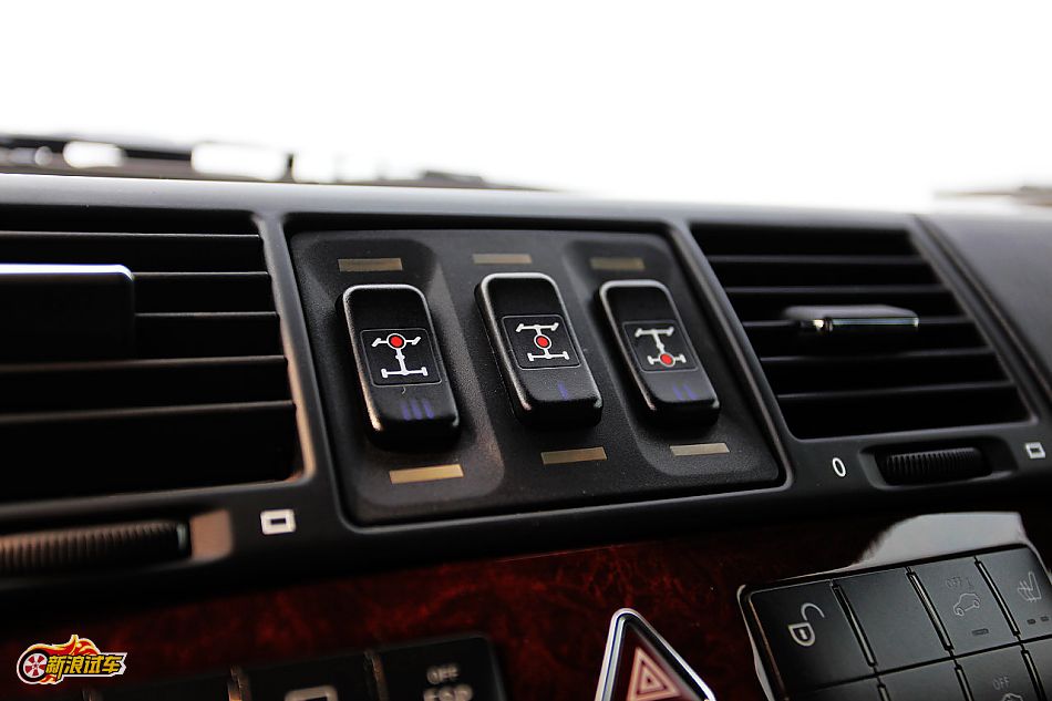 奔驰G500内饰图片