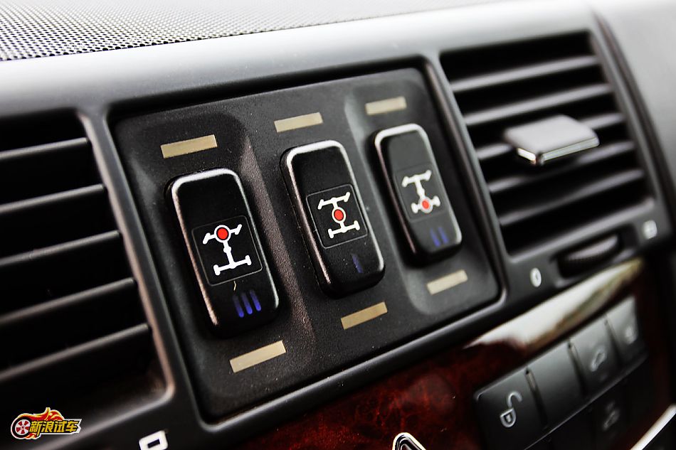 奔驰G500内饰图片