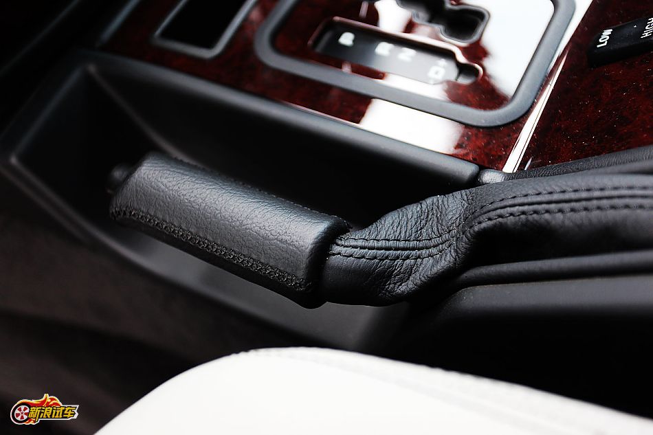 奔驰G500内饰图片