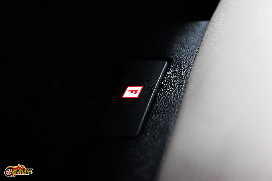 奔驰G500内饰图片