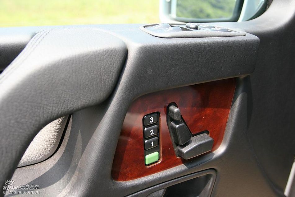 奔驰G500内饰及细节