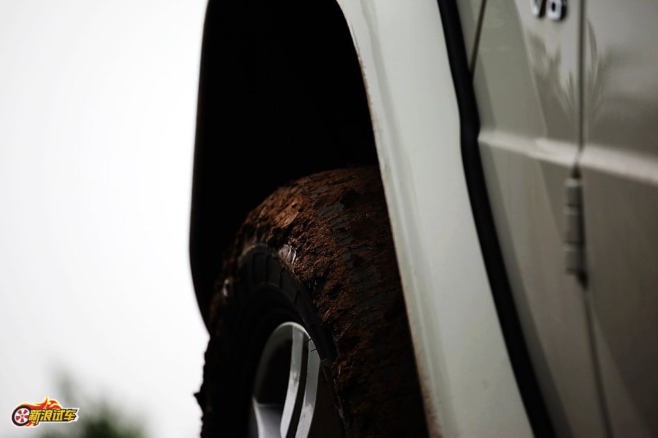 奔驰G500外观图片