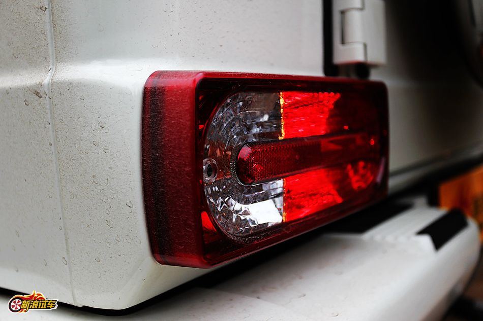 奔驰G500外观图片