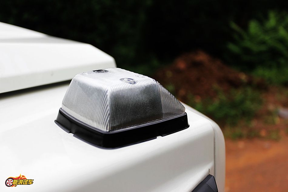 奔驰G500外观图片