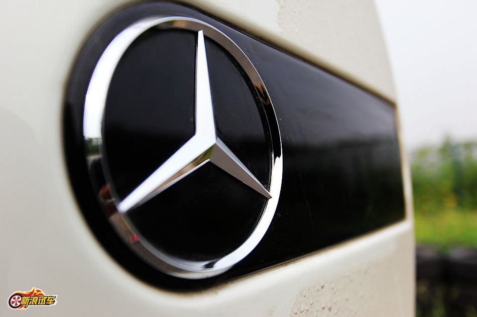 奔驰G500外观图片