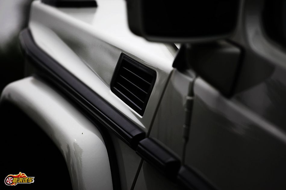 奔驰G500外观图片