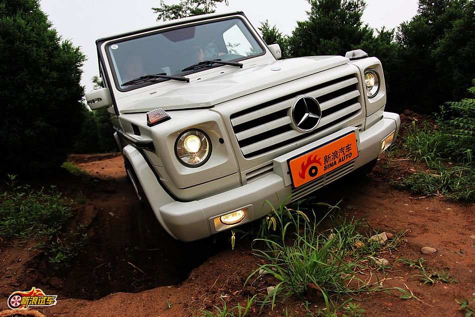 奔驰G500外观图片