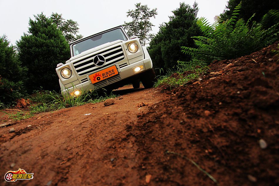 奔驰G500外观图片