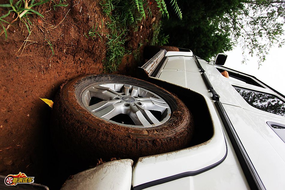 奔驰G500外观图片