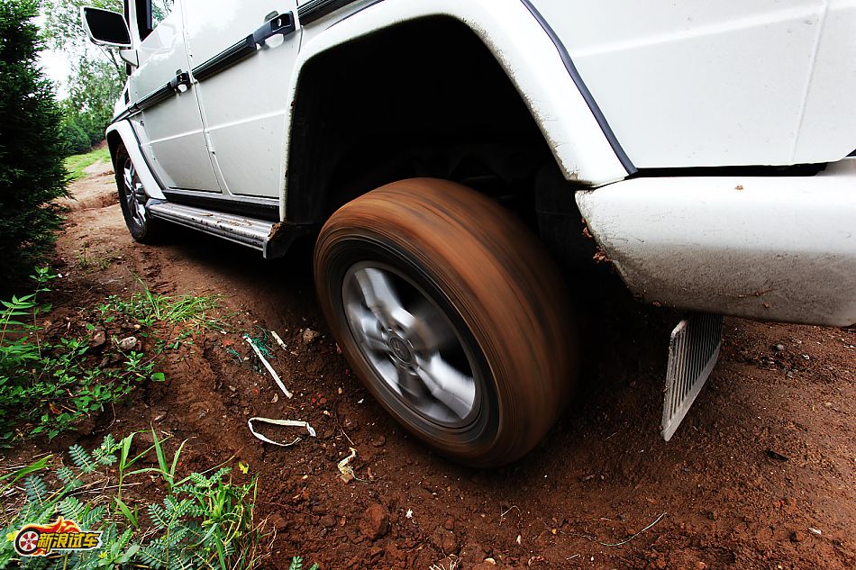奔驰G500外观图片