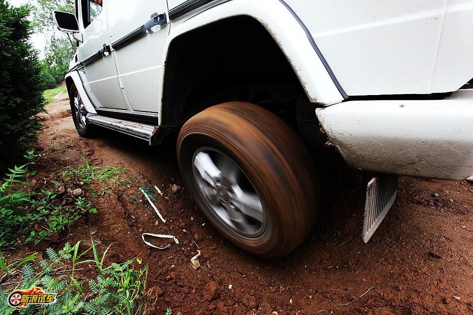 奔驰G500外观图片